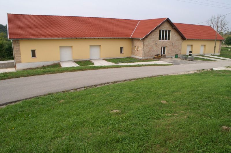 Mezőszilas felújított épület1